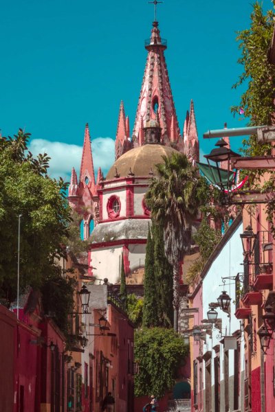 vertical-shot-of-san-miguel-de-allende-mexico-2025-02-02-13-52-26-utc